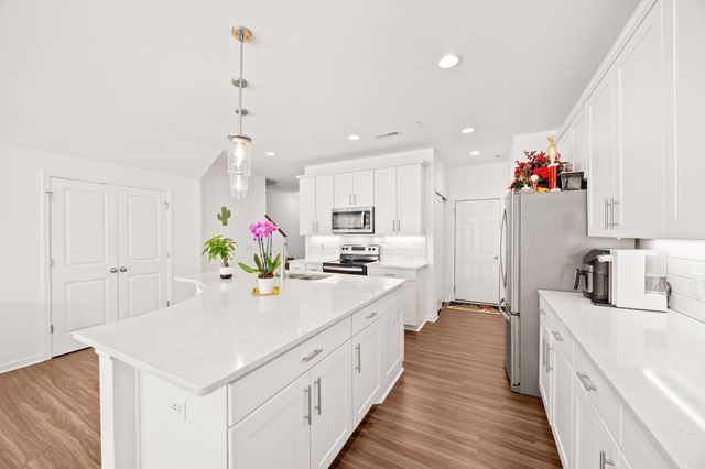 7167 Walnut Grove Way N, Maple Grove, MN 55311