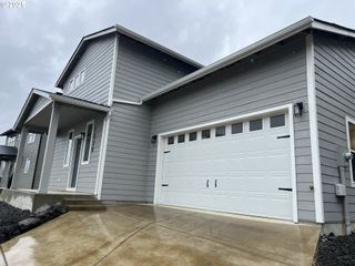 1028 FOREST HEIGHTS St, Sutherlin, OR 97479