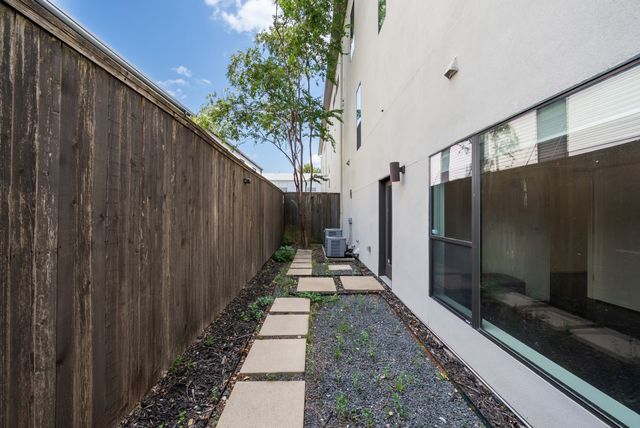 4302 Deere Street A, Dallas, TX 75204