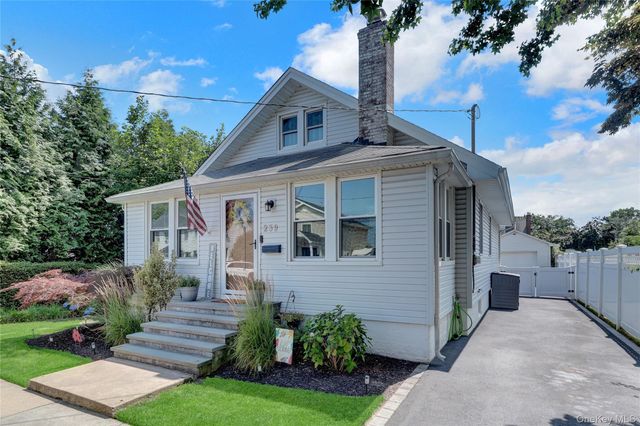 239 S 2nd Street, Lindenhurst, NY 11757