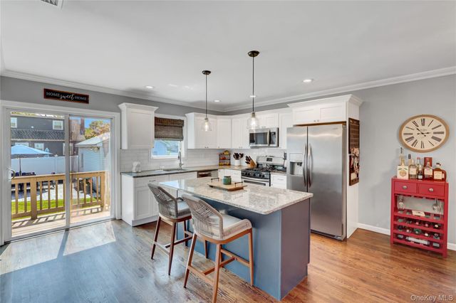 239 S 2nd Street, Lindenhurst, NY 11757