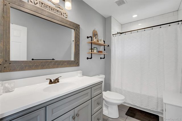 239 S 2nd Street, Lindenhurst, NY 11757
