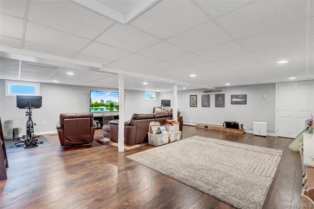 239 S 2nd Street, Lindenhurst, NY 11757