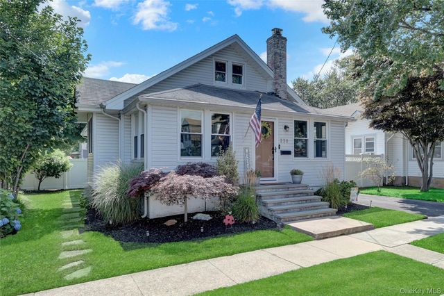 239 S 2nd Street, Lindenhurst, NY 11757