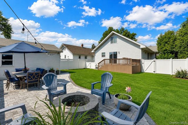 239 S 2nd Street, Lindenhurst, NY 11757