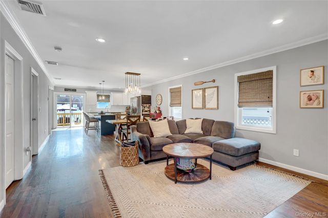 239 S 2nd Street, Lindenhurst, NY 11757