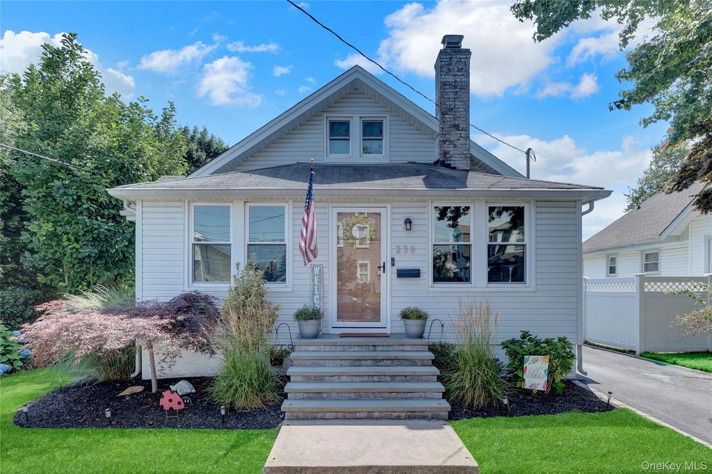239 S 2nd Street, Lindenhurst, NY 11757