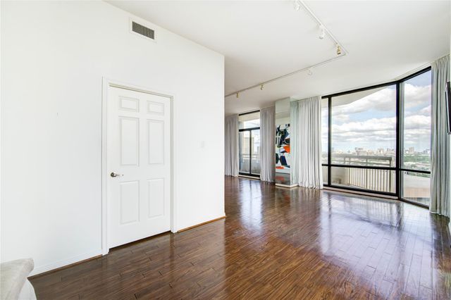 14 Greenway Plaza 19P, Houston, TX 77046