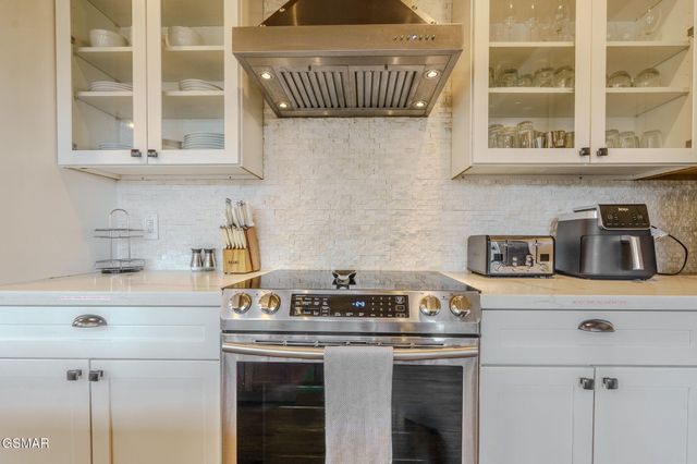 868 Cliff Branch Road, Gatlinburg, TN 37738