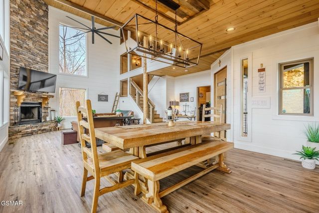 868 Cliff Branch Road, Gatlinburg, TN 37738