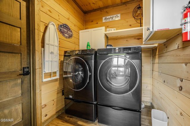 868 Cliff Branch Road, Gatlinburg, TN 37738