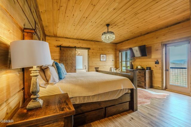 868 Cliff Branch Road, Gatlinburg, TN 37738