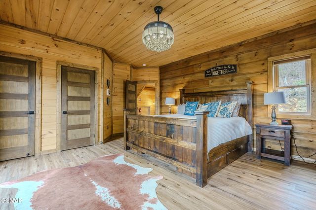 868 Cliff Branch Road, Gatlinburg, TN 37738