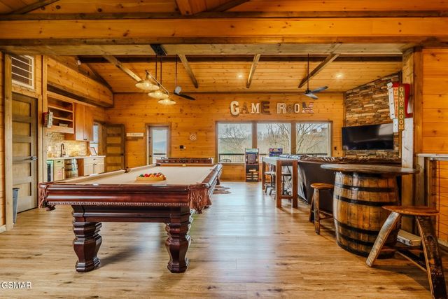 868 Cliff Branch Road, Gatlinburg, TN 37738