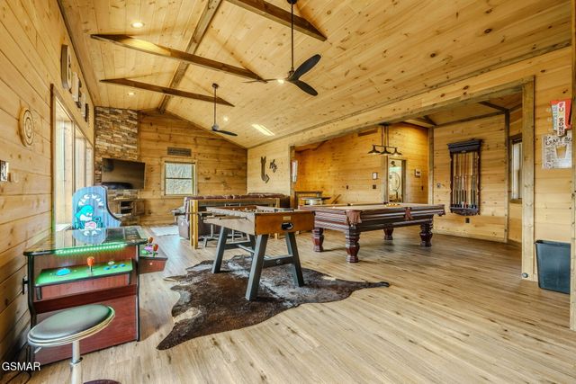 868 Cliff Branch Road, Gatlinburg, TN 37738