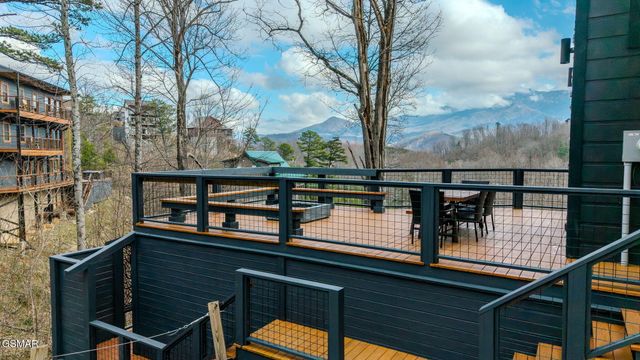 868 Cliff Branch Road, Gatlinburg, TN 37738
