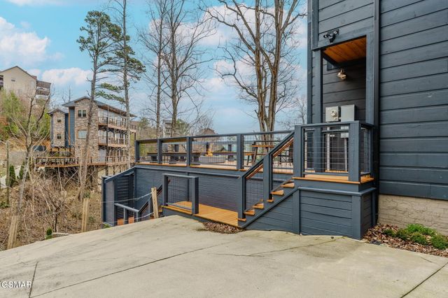 868 Cliff Branch Road, Gatlinburg, TN 37738