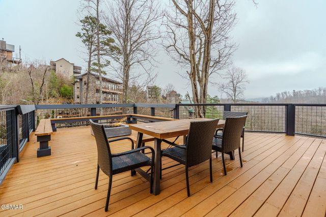 868 Cliff Branch Road, Gatlinburg, TN 37738