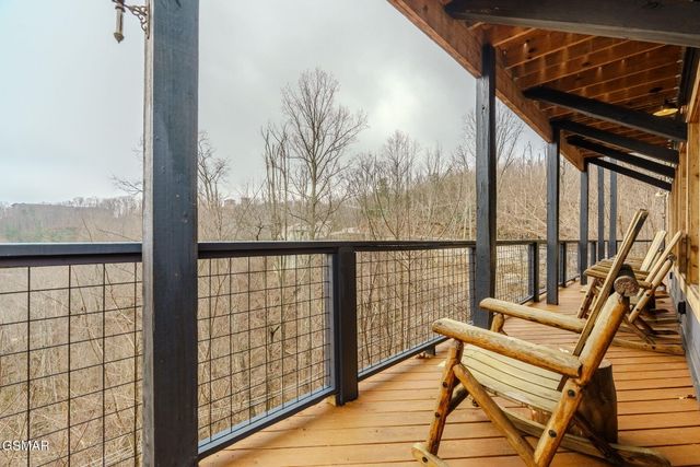 868 Cliff Branch Road, Gatlinburg, TN 37738