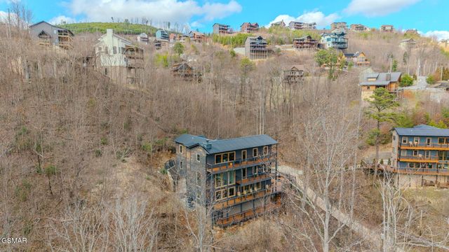 868 Cliff Branch Road, Gatlinburg, TN 37738