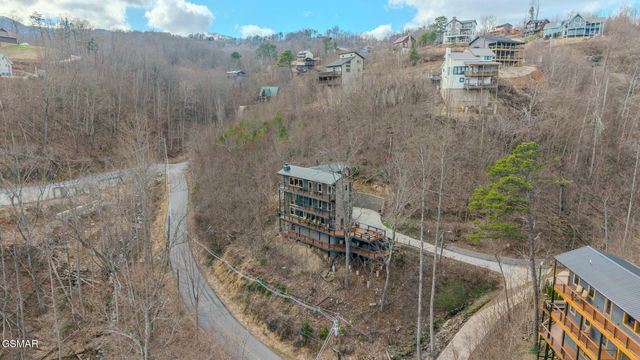 868 Cliff Branch Road, Gatlinburg, TN 37738