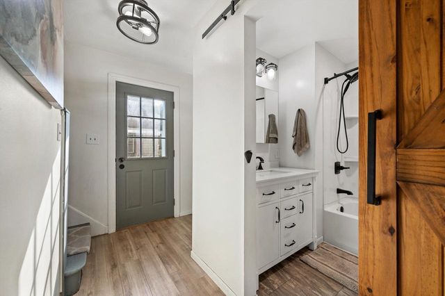 153 W Roberta AVENUE, Waukesha, WI 53186