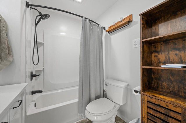 153 W Roberta AVENUE, Waukesha, WI 53186