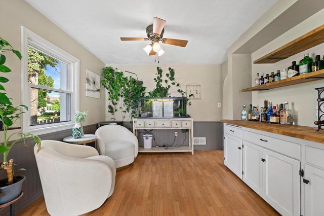 153 W Roberta AVENUE, Waukesha, WI 53186