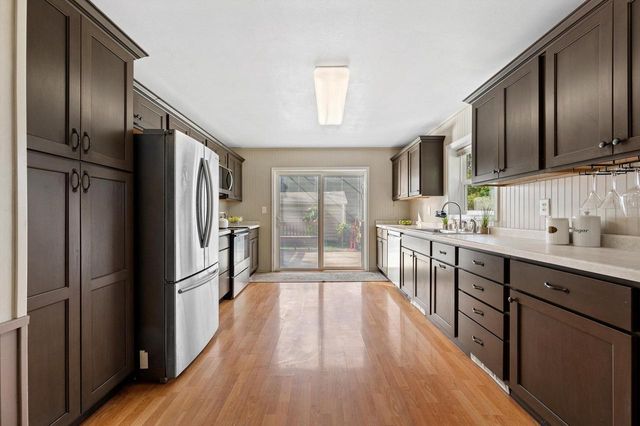 153 W Roberta AVENUE, Waukesha, WI 53186