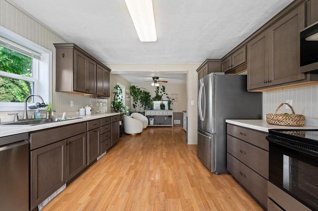 153 W Roberta AVENUE, Waukesha, WI 53186