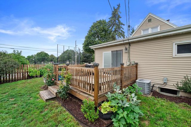 153 W Roberta AVENUE, Waukesha, WI 53186