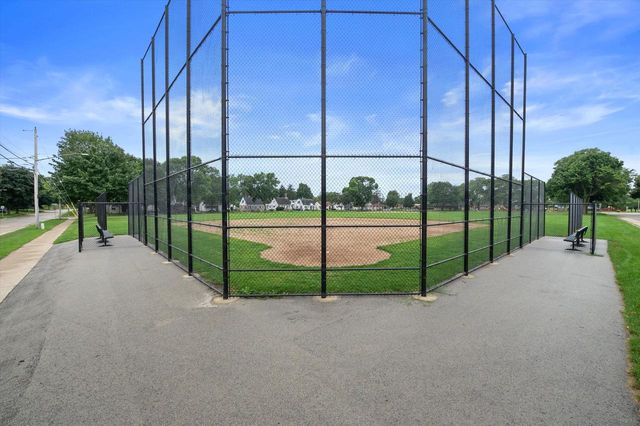153 W Roberta AVENUE, Waukesha, WI 53186