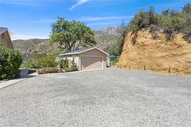 38736 Oak Glen Road, Oak Glen, CA 92399