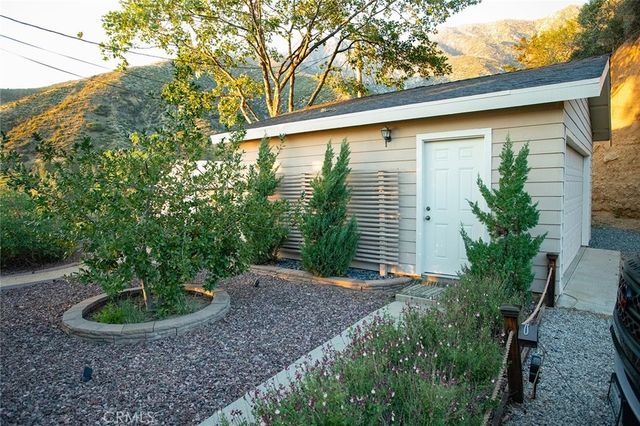 38736 Oak Glen Road, Oak Glen, CA 92399