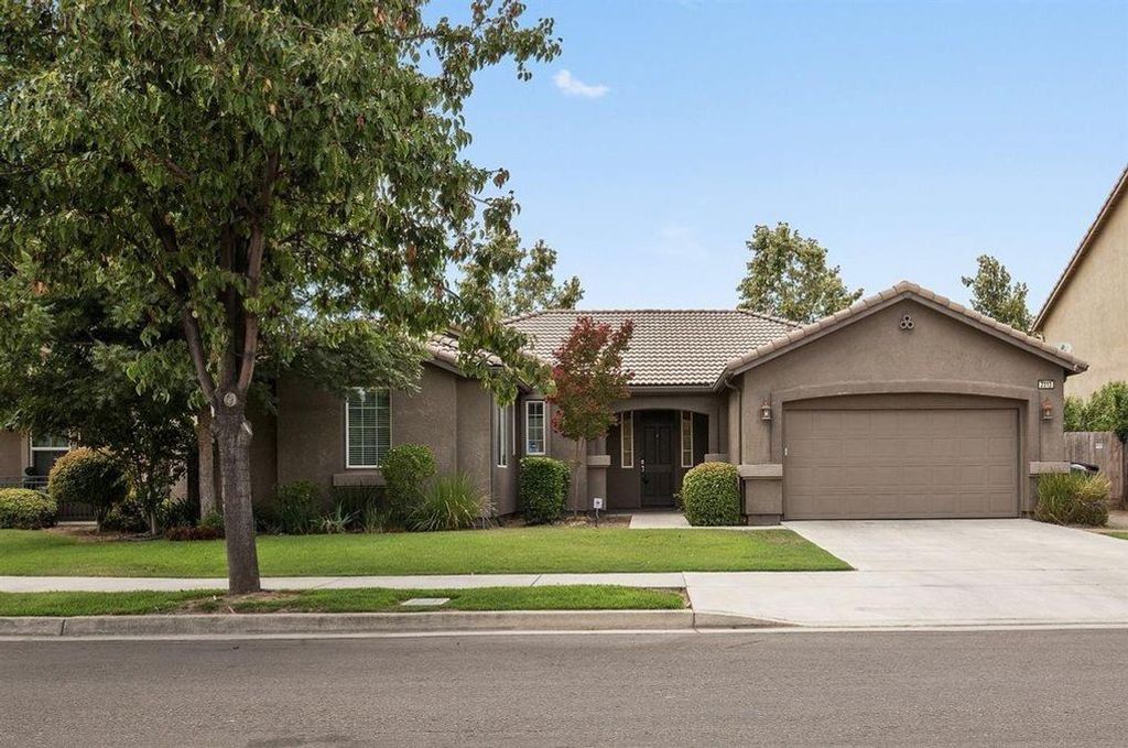 Image 1 of property listing at 2313 N Silvervale Street, Visalia, CA 93291