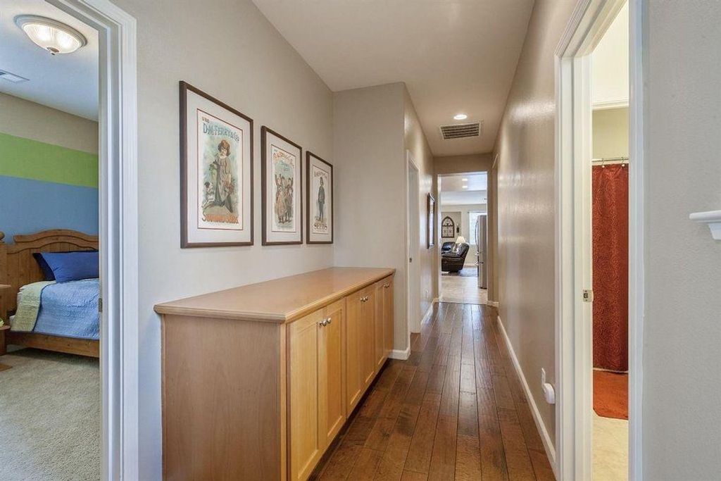 Image 13 of property listing at 2313 N Silvervale Street, Visalia, CA 93291