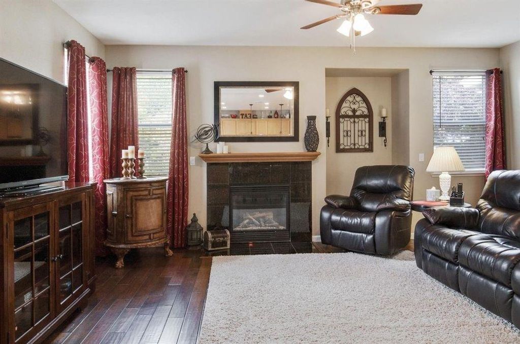 Image 18 of property listing at 2313 N Silvervale Street, Visalia, CA 93291