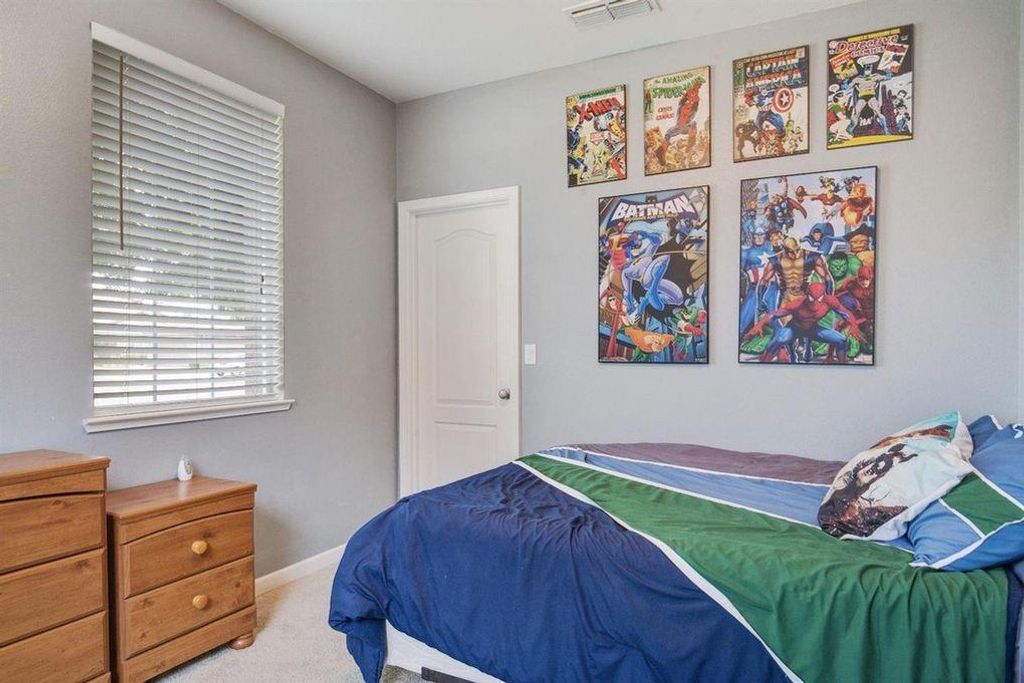 Image 19 of property listing at 2313 N Silvervale Street, Visalia, CA 93291