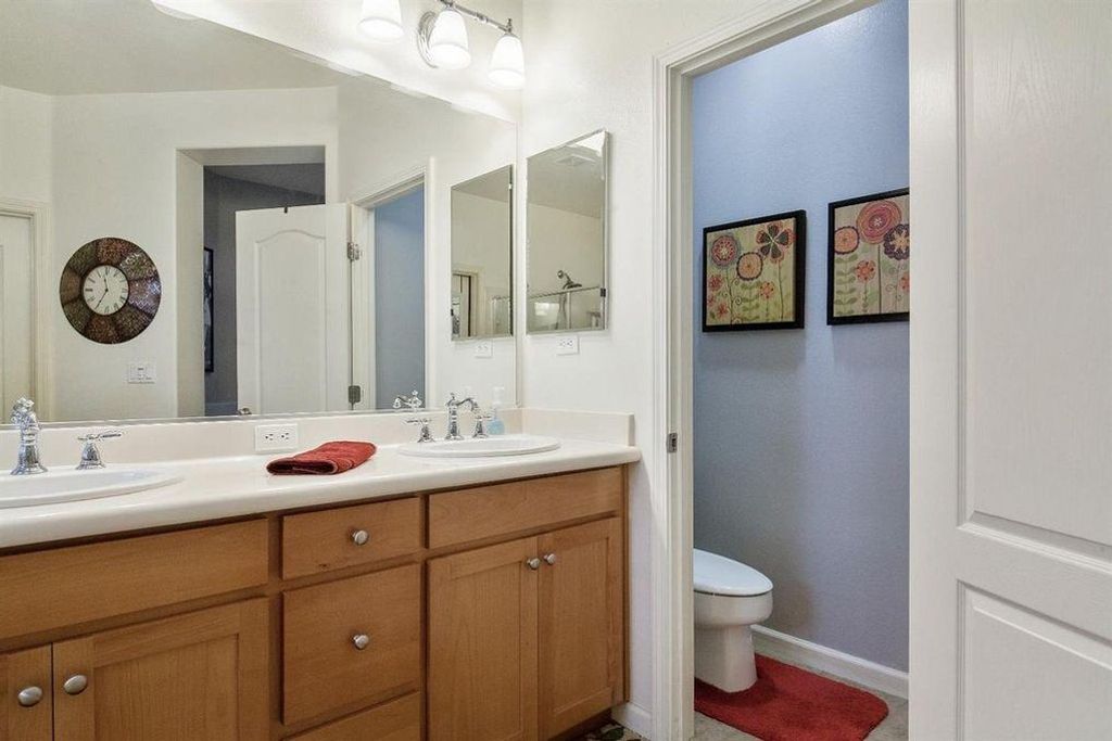 Image 23 of property listing at 2313 N Silvervale Street, Visalia, CA 93291