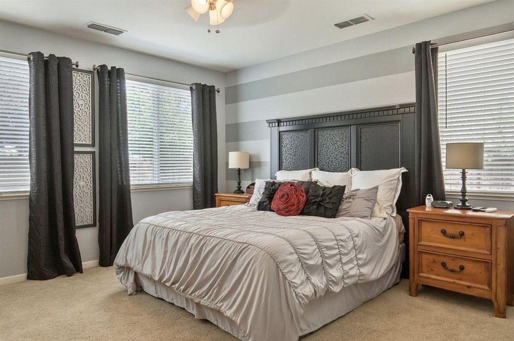 Image 26 of property listing at 2313 N Silvervale Street, Visalia, CA 93291