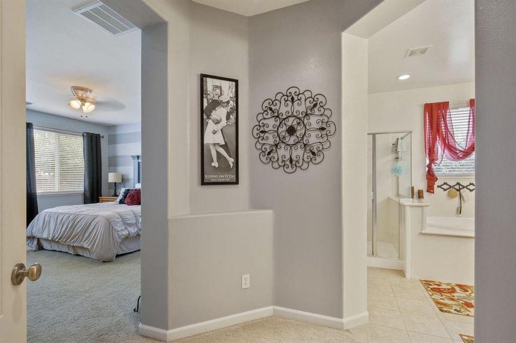 Image 27 of property listing at 2313 N Silvervale Street, Visalia, CA 93291