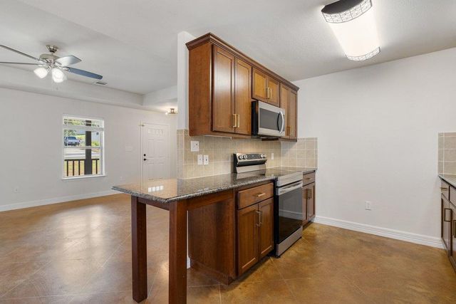 604 Whispering Hollow CIR, Point Venture, TX 78645
