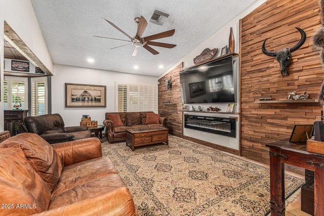 1426 N SPIRE Court, Chandler, AZ 85224