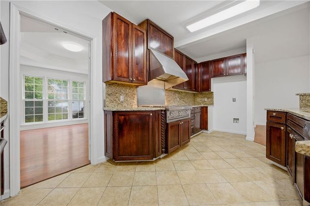 2115 Wildwood Lake Drive, Suwanee, GA 30024
