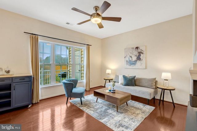 4479-B BEACON GROVE CIR, Fairfax, VA 22033