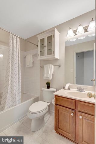 4479-B BEACON GROVE CIR, Fairfax, VA 22033