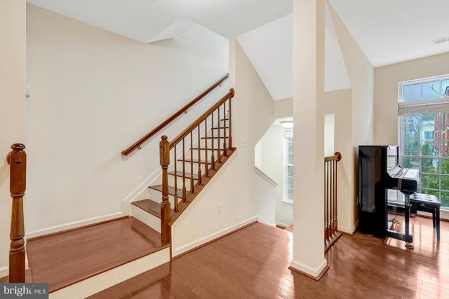 4479-B BEACON GROVE CIR, Fairfax, VA 22033