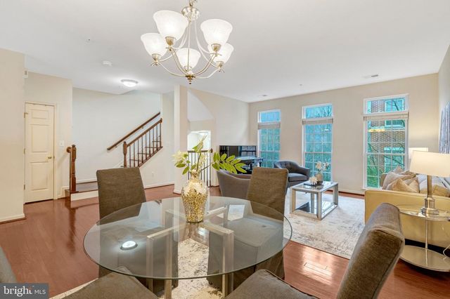 4479-B BEACON GROVE CIR, Fairfax, VA 22033