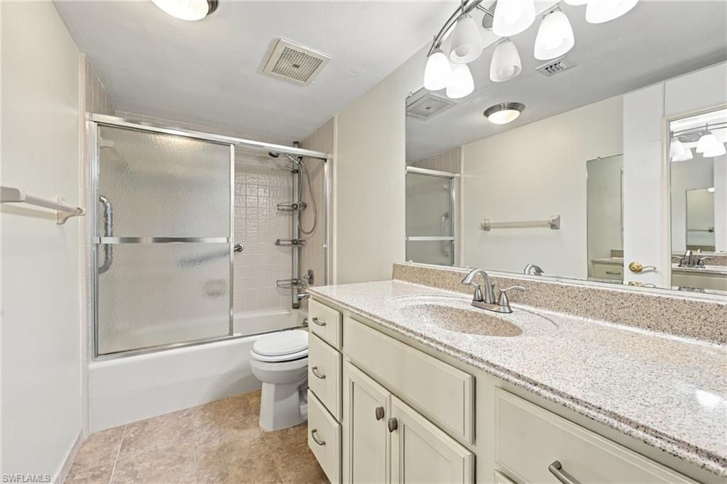 Image 10 of property listing at 4647 17th PL 202, Cape Coral, FL 33904