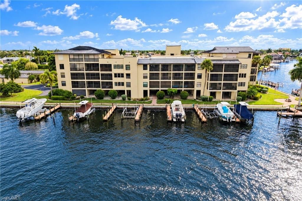 Image 17 of property listing at 4647 17th PL 202, Cape Coral, FL 33904